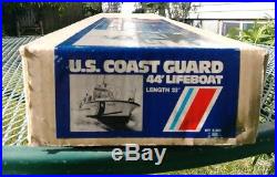 A Dumas Boat Scale Model Kit S-200 of U. S Coast Guard Lifeboat 33 Vintage (T7)