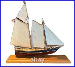 America's Cup 1851 vintage model sailing ship, great condition, plexiglas case