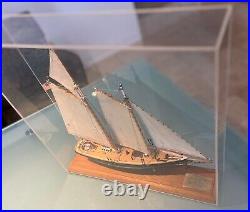America's Cup 1851 vintage model sailing ship, great condition, plexiglas case