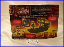 Disney Pirates of the Caribbean Pirate Fleet Black Pearl with Pirate figures
