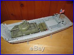 VINTAGE MODEL of WWII U. S. LANDING CRAFT & Tank LCVP Built & Painted/ 136 scale