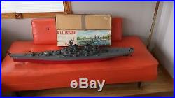 Vintage Sterling built 1/197 scale WW2 USS Missouri RC Ship with extra B17M kit