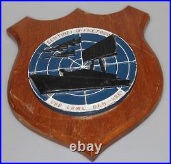 Vintage US Navy Bronze Emblem on Wood Plaque USS Lowe DE-325 Edsall destroyer